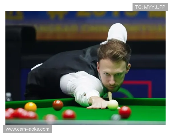 张安达生死战迎战世界第一特鲁姆普，中国球迷高举“逆风翻盘”横幅